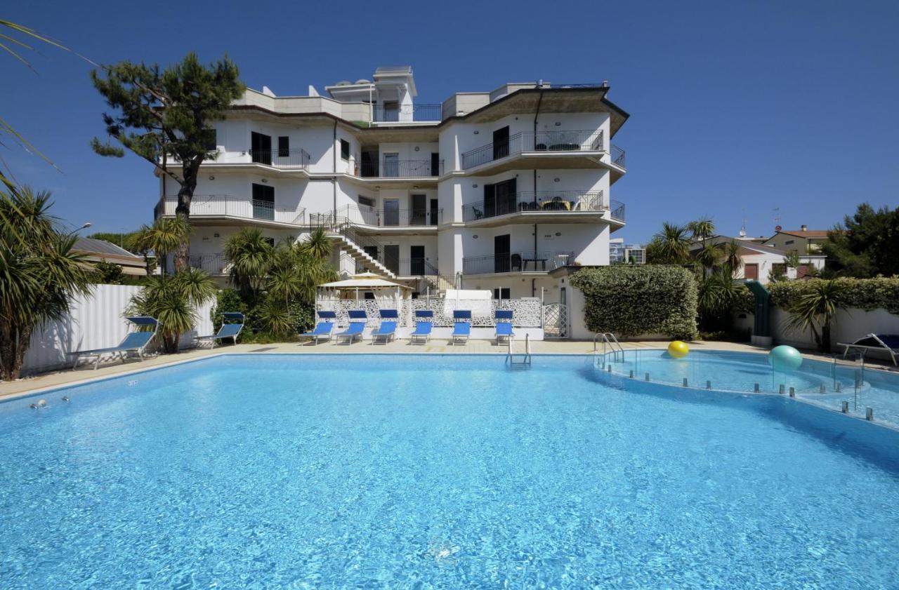 Residence Acquamarina San Benedetto del Tronto Exterior photo